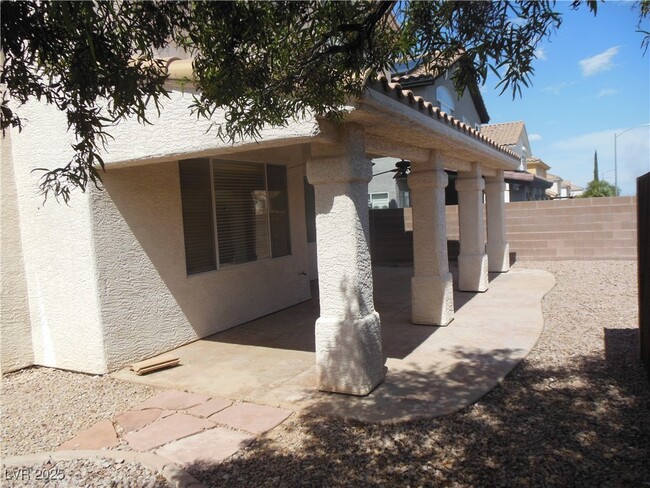 Building Photo - 9891 Sierra Canyon Way