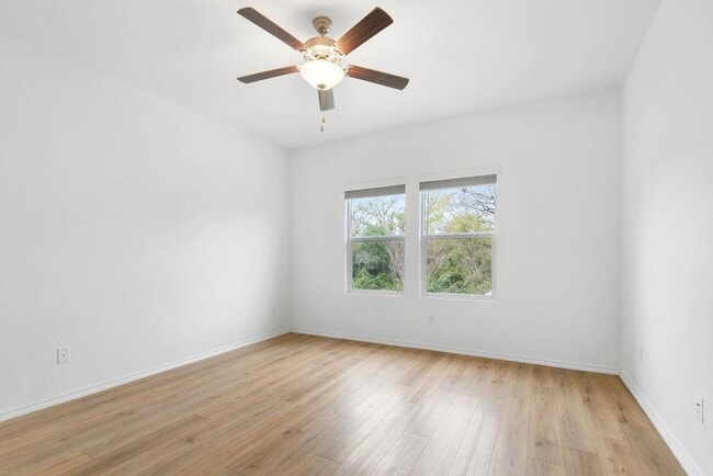 Building Photo - 1205 Sweetspire St