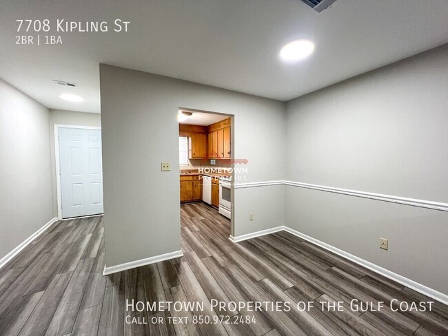 Building Photo - Charming 2-Bedroom Duplex in Pensacola