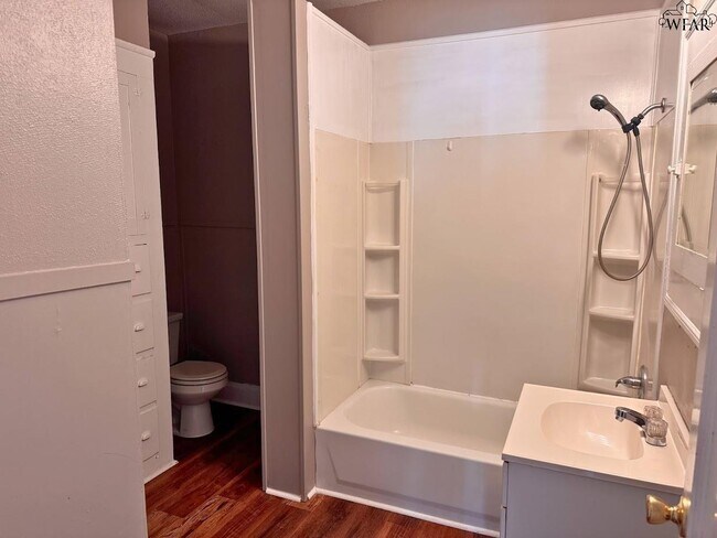 Building Photo - 1710 Monroe St