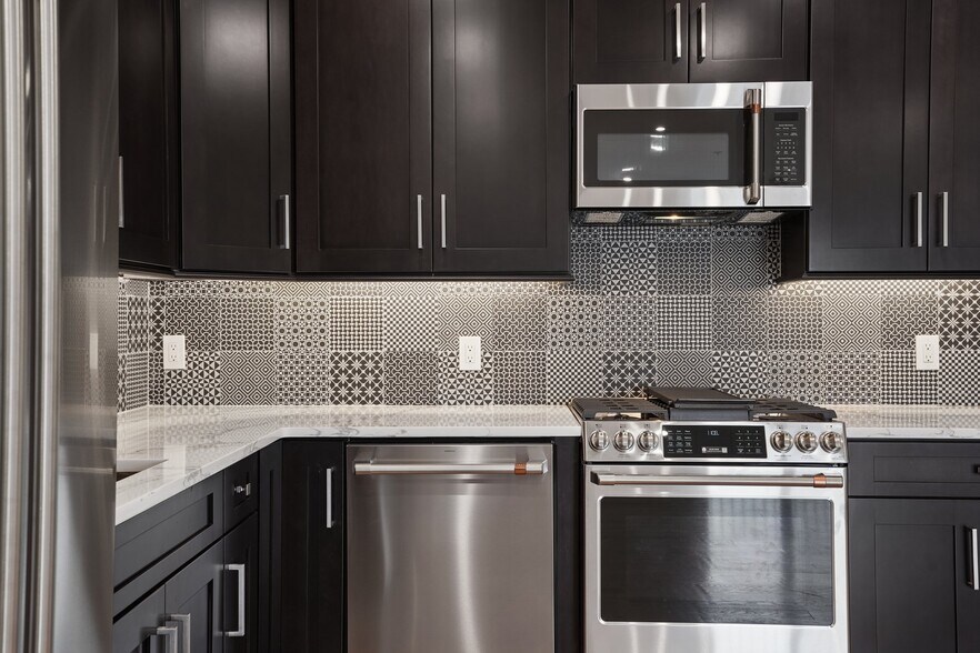 Kitchen - 106 Montgomery St