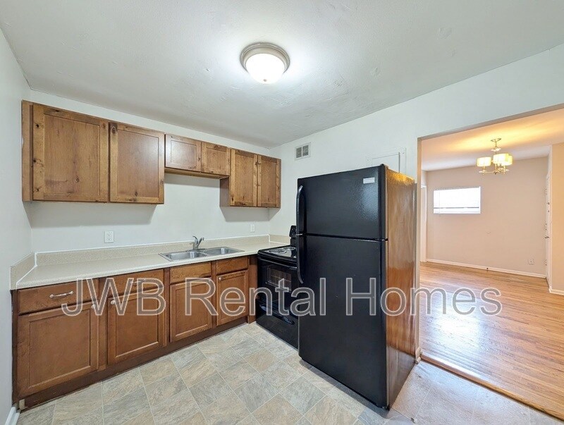 Building Photo - 2775 Herschel St