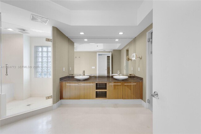 Building Photo - 2711 S Ocean Dr