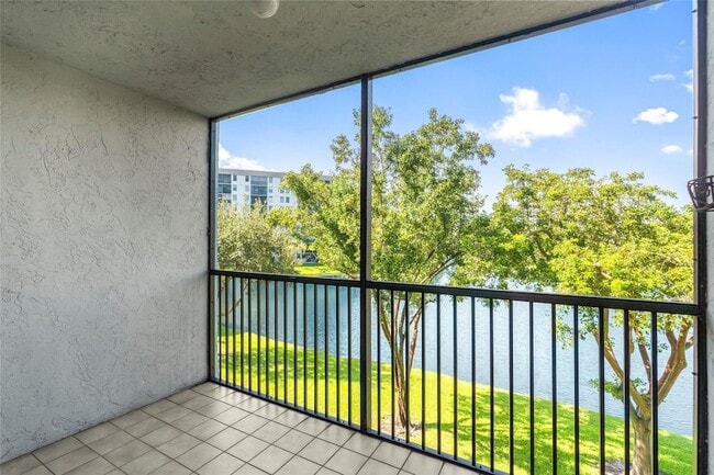 Building Photo - 2226 N Cypress Bend Dr