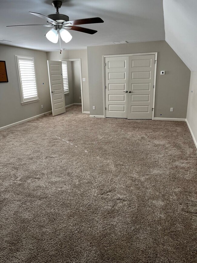 Building Photo - Custom Built home in a quiet subdivision