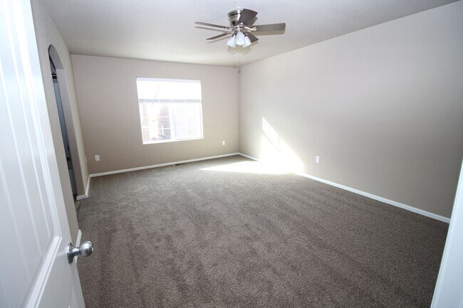 Building Photo - Brand New Townhome