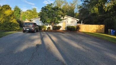 Building Photo - 24 Scottsdale Dr