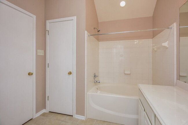 Building Photo - 1412 Brownford Dr