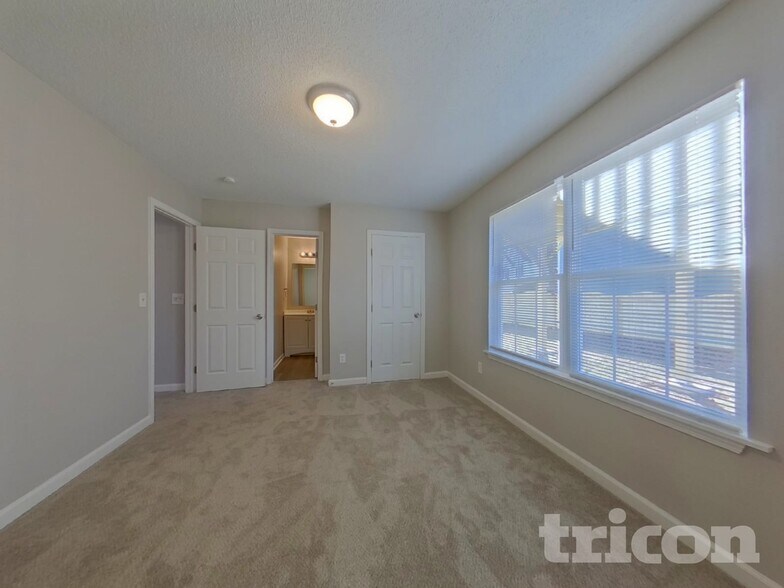 Building Photo - 6010 Deer View Pl