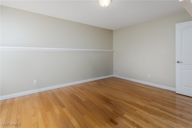 Building Photo - 4949 Kingston Way