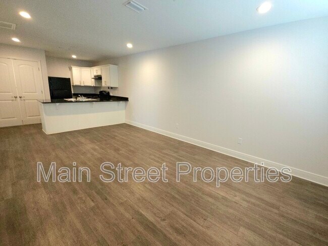 Building Photo - 313 N Navy Blvd