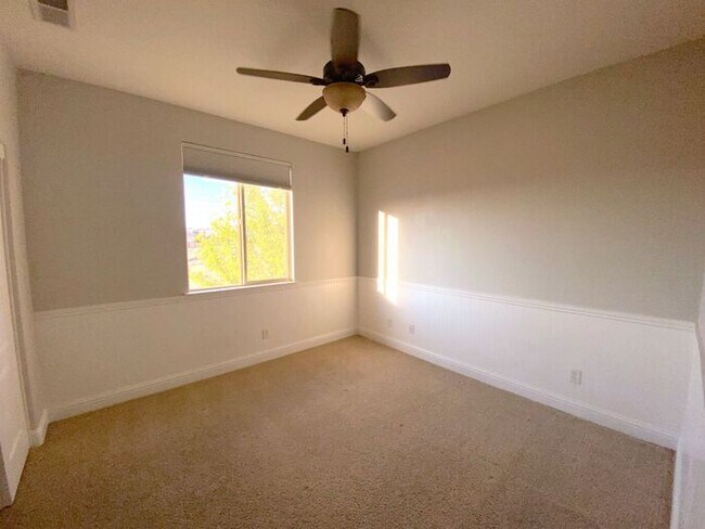 Building Photo - Top of the Hill - Gorgeous 5 Bedroom 3 Bat...