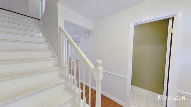 Building Photo - 3003 Overton Dr