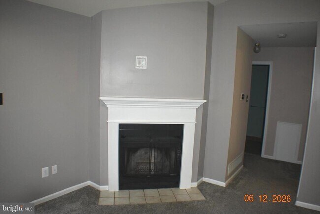 Building Photo - 32 Basswood Ct