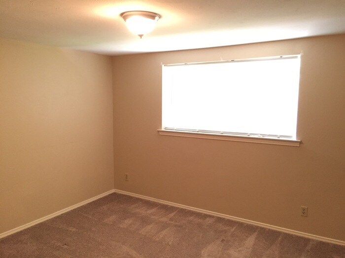 Building Photo - 1718 Glen Alta Dr