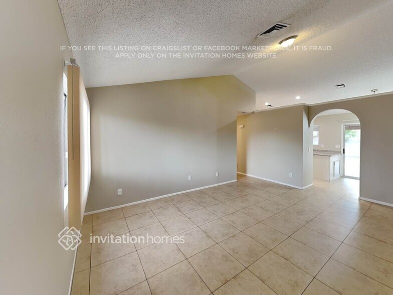 Building Photo - 7740 W Meadowbrook Ave