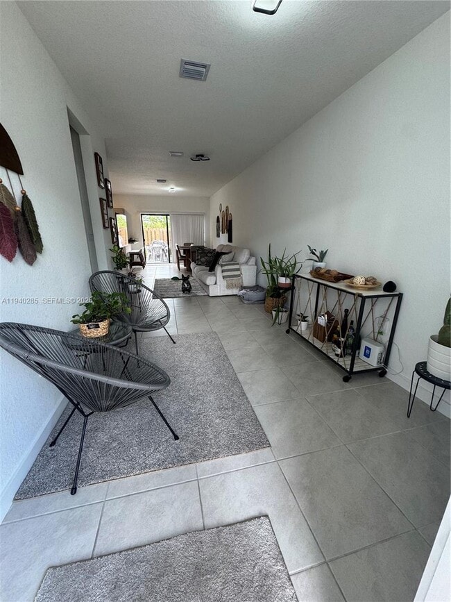 Building Photo - 466 NE 5th St