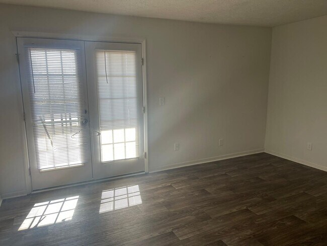 Building Photo - Modern 2-Bed, 1-Bath Oasis with Central Ai...