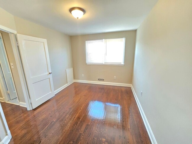 Building Photo - Beautiful 3 Bedroom 1 Bathroom East Baltim...