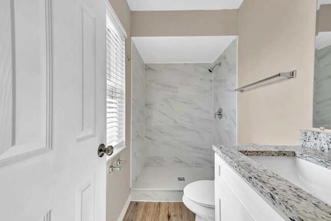 Building Photo - 6913 Voltaire Dr