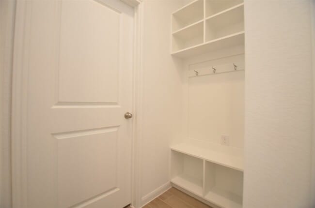 Building Photo - 5631 Pearl Vis Dr