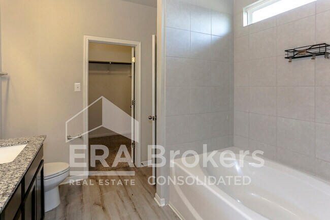 Building Photo - 4721 Highmont Dr
