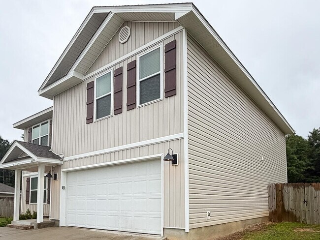 Building Photo - 4694 Malay Cir