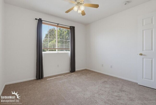 Building Photo - Bright & Spacious 4Bdm and 3Ba Home in Escondido!
