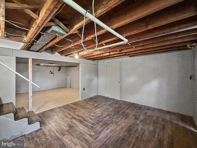 Building Photo - 4615 Lincoln Way E