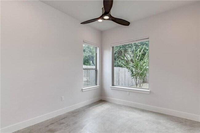 Building Photo - 8411 Bowling Green Dr