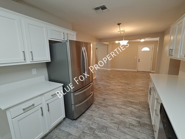 Building Photo - 619 S Highland Ave