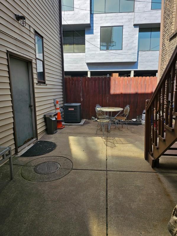 Building Photo - 1519 N Elston Ave