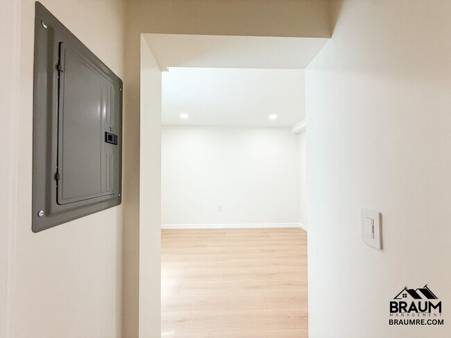 Building Photo - 15634 Leadwell St