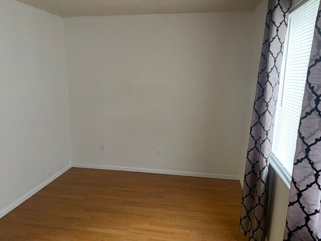 Building Photo - 920 S Dawson Way