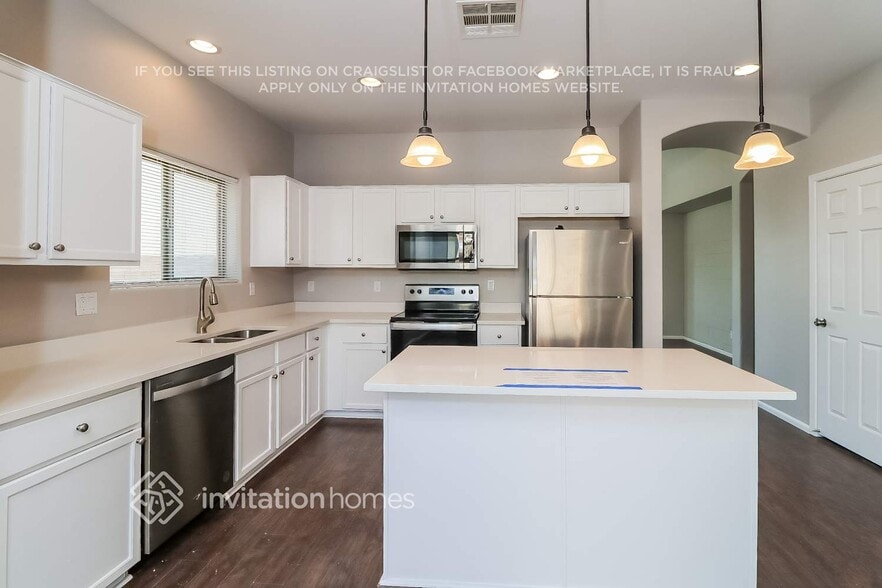 Building Photo - 22008 W Hadley St