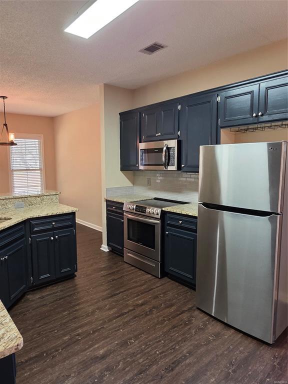 Building Photo - 2230 Kingsbury Dr