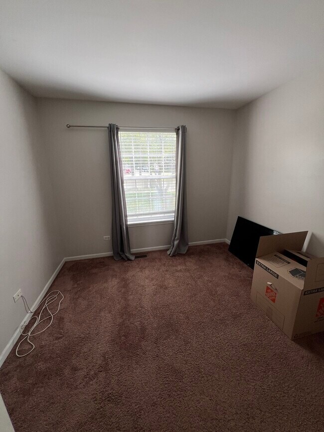 Building Photo - 358 Woodview Cir