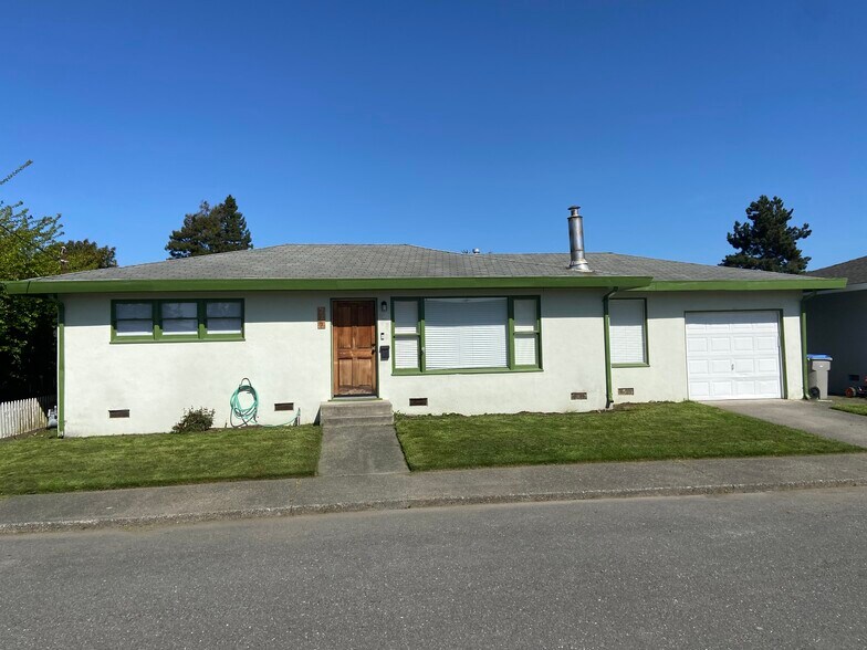 Building Photo - 227 Randolph Way