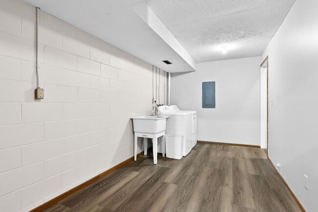 Building Photo - Modern 3-Bedroom Duplex in Holiday Hills, Traverse City