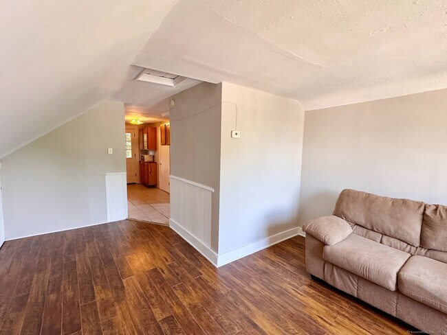 Building Photo - 28 French St