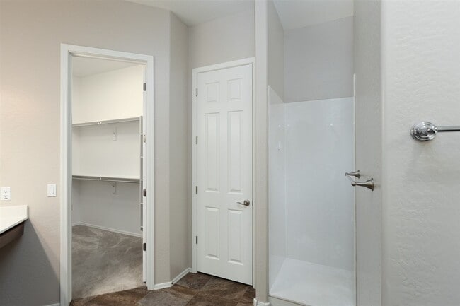 Building Photo - 4077 N Aberdeen Ave
