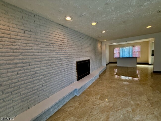 Building Photo - 65 Wabeno Ave