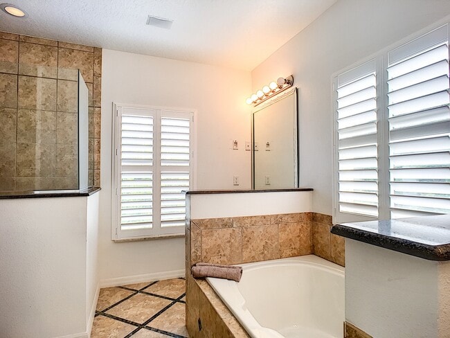 Building Photo - Gorgeous 4-Bedroom, 3-Bathroom Town Home w...