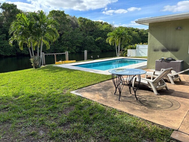 Building Photo - 1700 NW 36th Ct