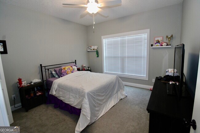 Building Photo - 28 Redington Dr
