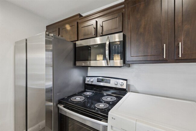 Building Photo - 313 E Mitchell - Unit B St