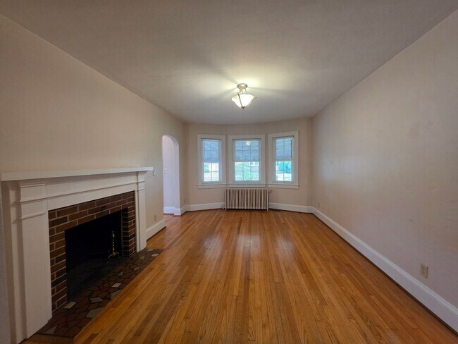 Building Photo - Charming brick ranch in Ellsworth