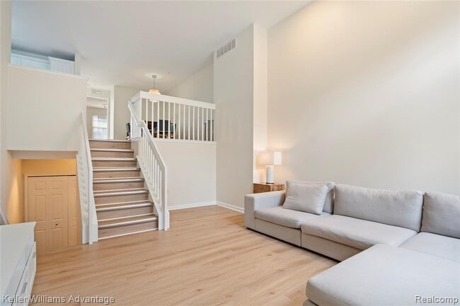 Building Photo - 420 Old Pine Way