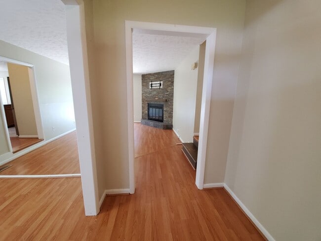 Building Photo - 6400 Hollyhock Ct