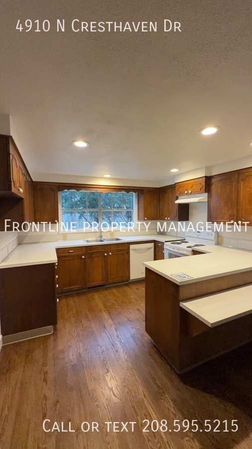 Building Photo - 4910 Cresthaven Dr